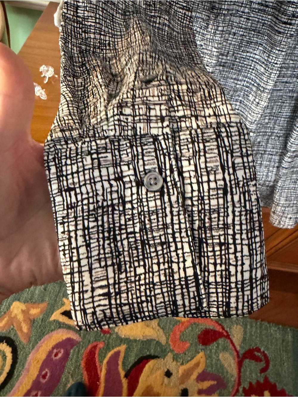 Banana Republic women’s size XL black n  White geometric print Button-Up Blouse - Picture 6 of 9
